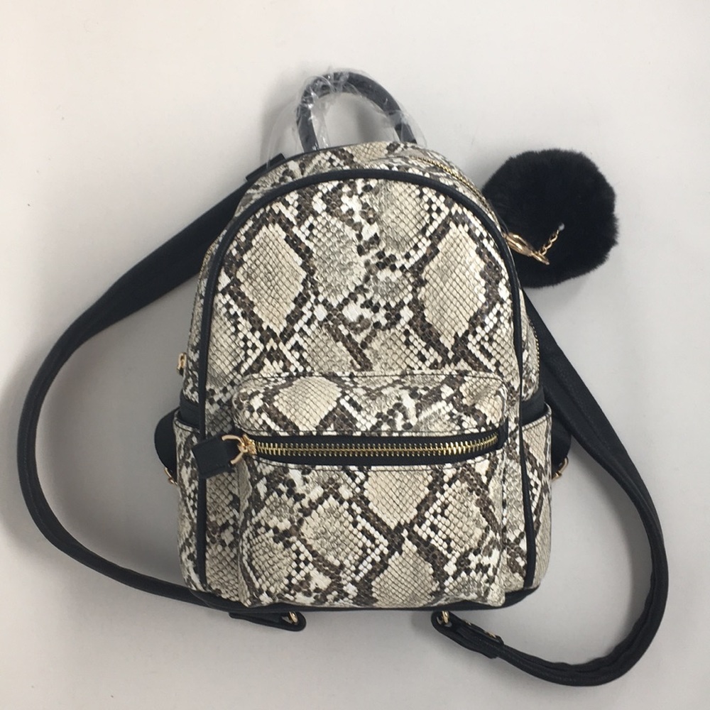 Small Faux Reptile Skin Backpack🖤
